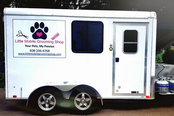 Little Mobile Grooming Shop 1
